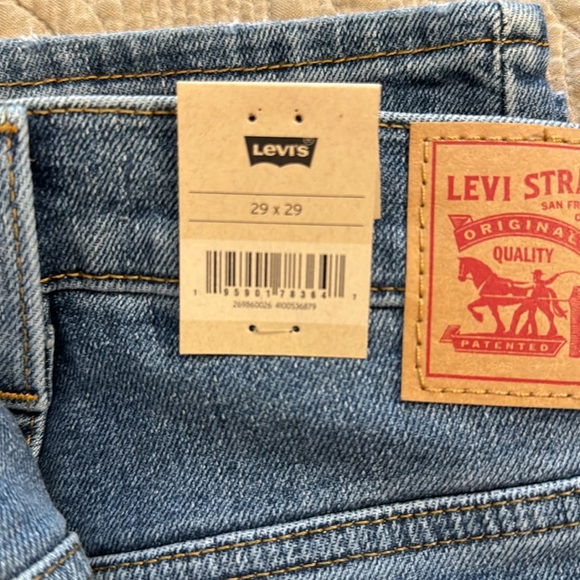 Levi’s High Waisted Mom Jeans 29 x29 - brand new never worn! - Picture 3 of 3